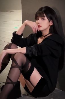 迷人小姐姐「是你依然」性感穿搭分享街头随拍 网友:荷尔蒙瞬间飙升