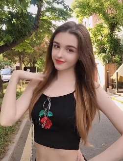 抖音上的外国girl，这微笑真够迷人的！