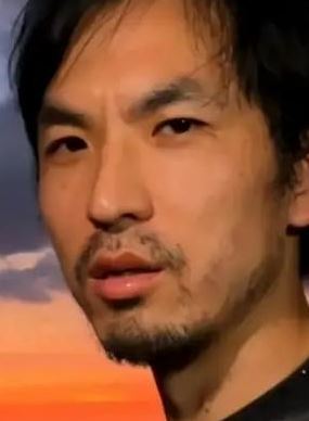 网红铁头涉嫌敲诈勒索被立案 网友：必须严惩！