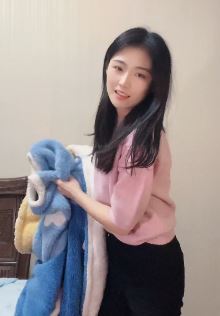 美女主播「Aimee嘻嘻嘻」居家浅跳有些放不开 网友:绝等美女