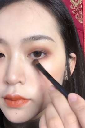 美女教你如何画单眼皮显大眼妆