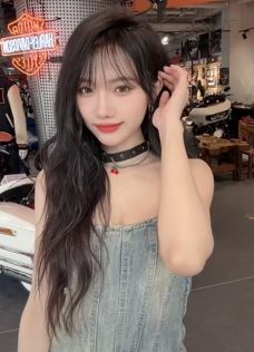 艺人小姐姐「宋昕冉」抹胸穿搭分享日常随拍 网友：妩媚动人