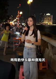 爱唱歌的「金钰晨」小姐姐街头翻唱伤感情歌《没有你陪伴真的好孤单》