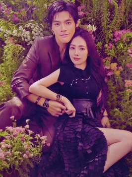 向佐郭碧婷封面合体，场景突显浪漫