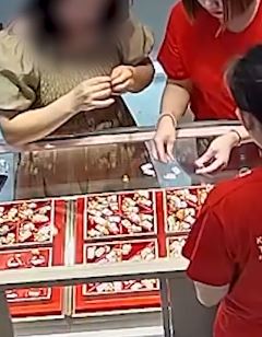 女子商城盗窃价值8000余元珠宝首饰仅2小时被抓