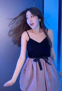 网红小姐姐会唱又会跳，颜值更没得说！
