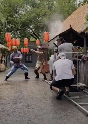 片场意外搞笑花絮：摄像大哥我看错人了！