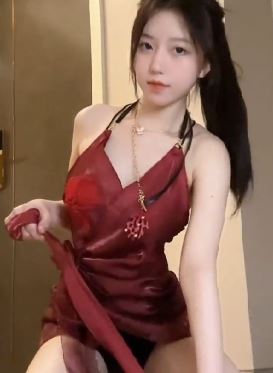 高颜值小姐姐「天降之雯」居家玩性感变装 网友:猫咪宝贝妙变性感美女