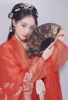 祝绪丹七夕节玩美人回眸变装