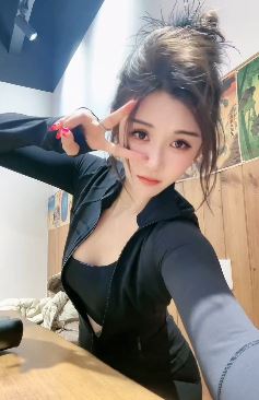 笨蛋美女「兔叽曦」小姐姐玩歌曲对口型  网友:完全长在了审美上