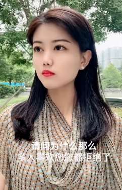 高冷美女霸气回应拒绝喜欢自己的人