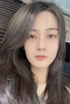 东北小姐姐「图图」分享车内随拍,就问你这颜值抗不抗打