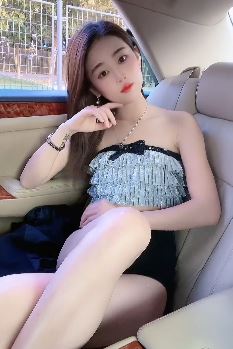 性感美女「77酱」白嫩皮肤大长腿秀色可餐 网友：靓丽养眼真好看！