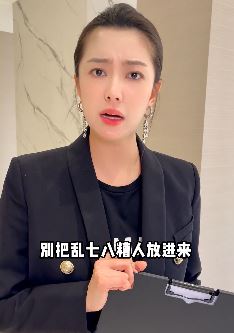 演员孟真搞笑：傻弟弟当保安，将公司员工全部放倒！