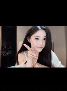 漂亮女主播「Only u」露肩穿搭分享日常居家随拍