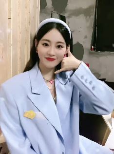 演员祝绪丹化美妆show日常 网友:@delight:开始推理吧—爆姐!