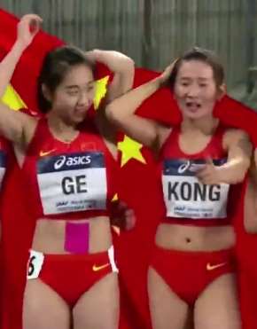 世界接力赛女子4X200米决赛中国田径队夺银