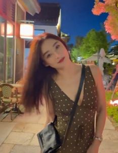 演员袁姗姗分享日常随拍，这样的生活很安逸！