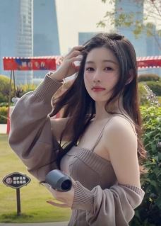 迷人小姐姐「赵小扣」时尚穿搭分享街头随拍，让人看一眼就上头的女孩！