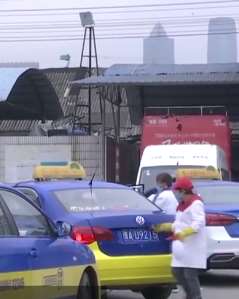 贵阳2学生乘出租被收取“消毒费” 上车后司机再加价