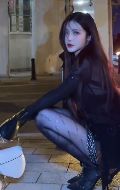 大长腿小姐姐「可大宝」夜晚扮御姐炸街,网友:我一个女孩子都流口水了!