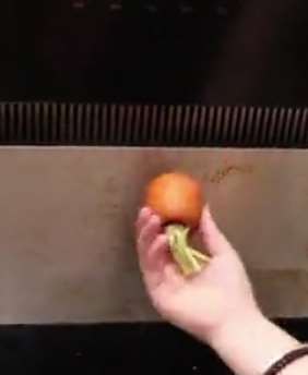 生活妙招：去除油烟机污垢，一根胡萝卜就搞定！