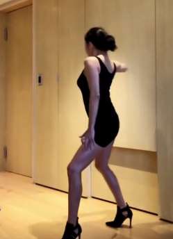 小S发穿紧身衣跳舞视频 身材火辣真会保养