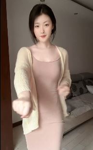 美女主播「藏娇」小姐姐居家浅跳,好身材一览无余!