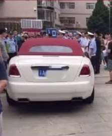 劳斯莱斯女司机堵急救通道事件最新通报