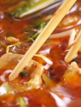 四川妹子分享家庭版水煮肉片的做法，吃起来真过瘾！