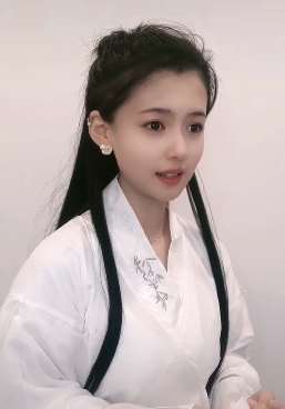小姐姐穿古装扮神雕侠侣中小龙女,网友:比刘亦菲版好看!