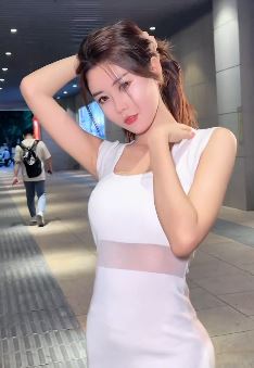 小姐姐「万能韩」穿透视美裙分享迷人街拍,网友:我又恋爱了!