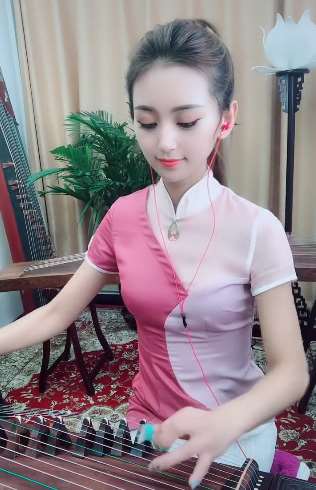 美女钢琴弹奏《相思》,这首歌你还有印象吗?