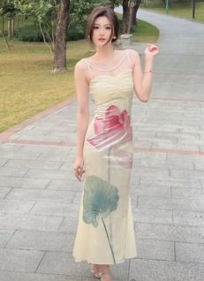 极品御姐「一口小郑」穿性感长裙分享户外随拍 网友:看一次 迷糊一次