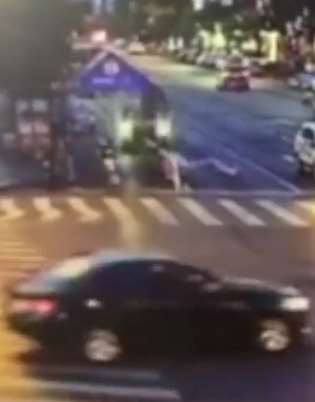 拖鞋驾车致人死亡，女司机一审被判6年