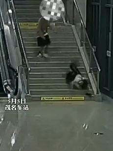 大学生情侣因琐事服安眠药轻生被救