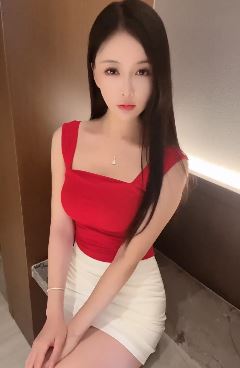 迷人的小姐姐「夏天的小雪」性感穿搭尽显御姐范儿 网友:摄人心魄!