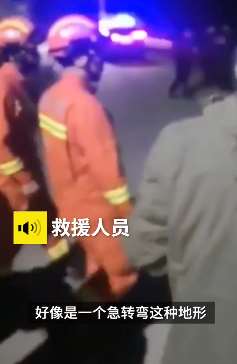 网曝重庆兰英大峡谷附近一小车坠河致4死1伤