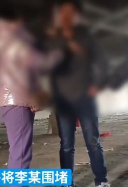 苏州警方通报"爱猫人士拘禁殴打虐猫者"事件