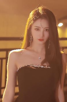 长腿小姐姐「霸道王」分享性感街拍 网友:午夜街道上的大灰狼