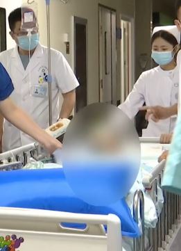 女童遇车祸脑死亡 家属捐献其器官救5人