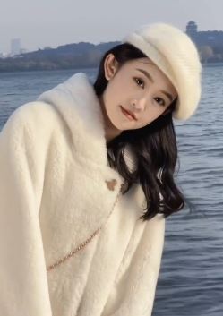 可爱小姐姐「珍珍家的小仙女」分享西湖游玩vlog 网友:心动的感觉像极了初恋