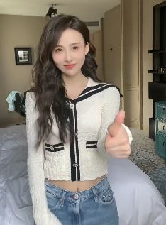 演员贾青分享居家浅跳vlog，网友：好久没拍戏了，期待