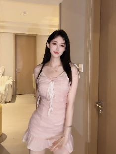 网红小姐姐「稚昂张」穿性感美裙居家浅跳 网友:好美罚两百
