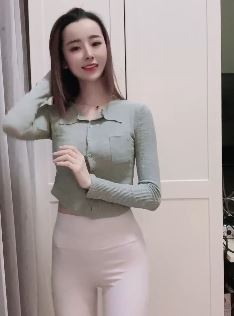 甜系女孩「小香香」自称是个"小腰精" 网友：超级无敌美少女！