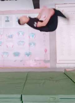 后空翻教学视频,建议大家量力而为!
