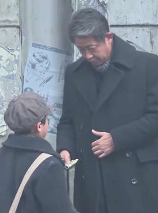 王志文与儿子合作拍电影，王志文演杀手儿子演报童