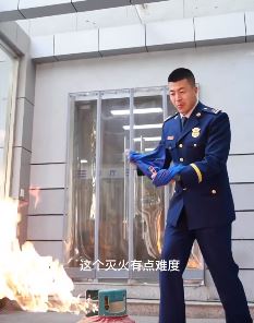 消防蜀黍科普：煤气罐起火是先关阀门还是先灭火？