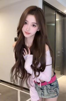 迷人小姐姐「易稳欣」纯欲穿搭学跳舞 网友:跳的不错,多发点