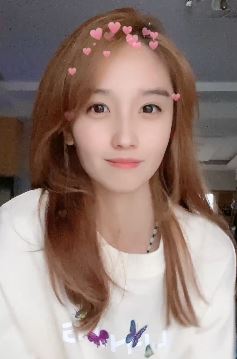 00后清新小美女「大玥饼」网友:什么叫天花板?这就是!